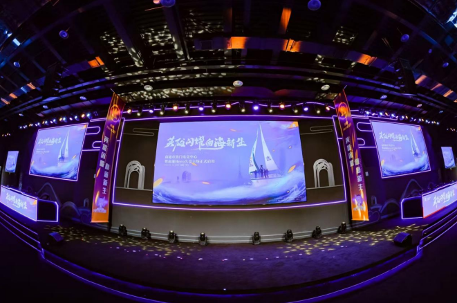 正在紧张地 正在紧张地